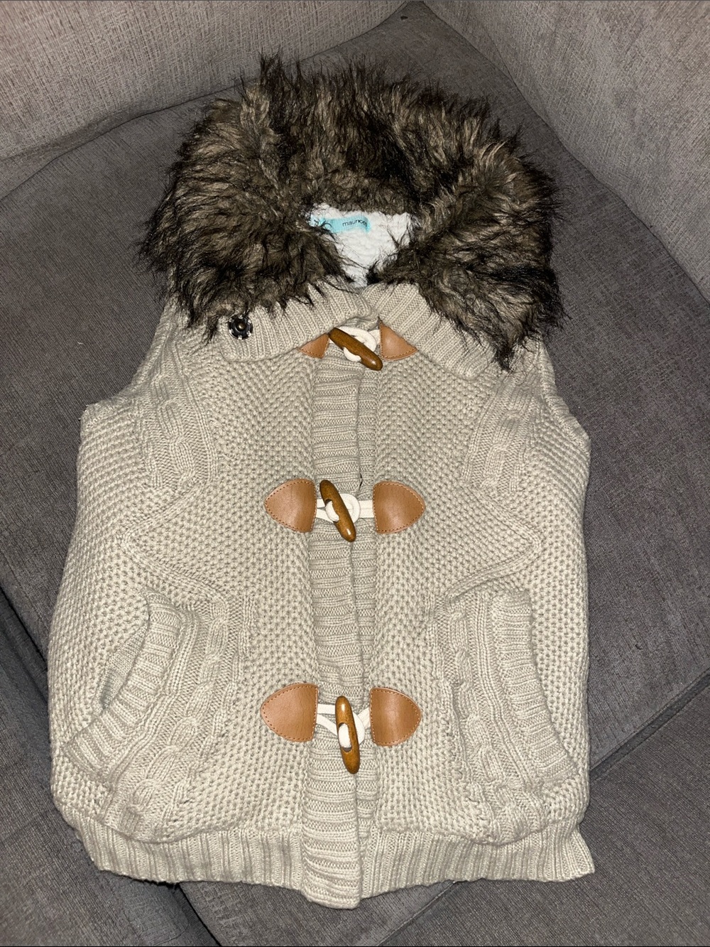 Maurices Cream Cable-Knit Toggle Vest with Faux-Fur Collar Size Small